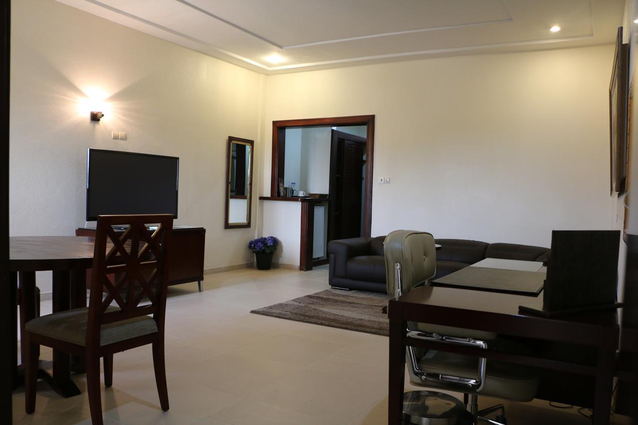 Hôtel Sancta Maria Lomé Exterior foto